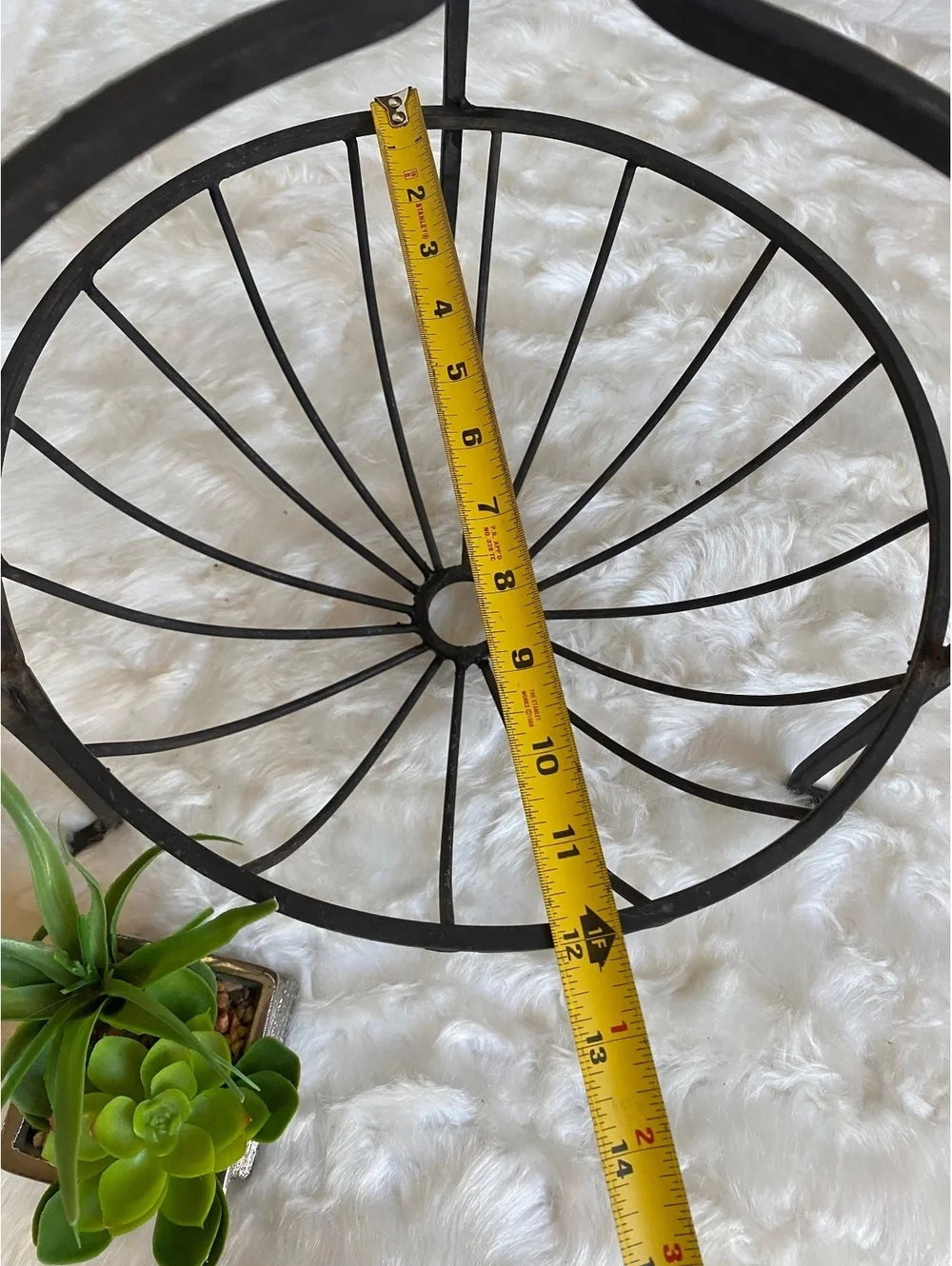 Vintage Style Metal Hanging Basket with Decorative Handle